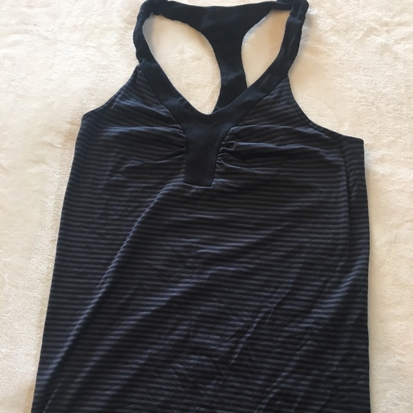 Under Armour Black Stripe Workout Tank Size S - Picture 1 of 3